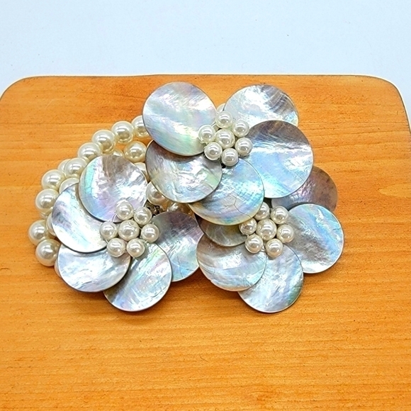 HANDMADE pearl and shell bracelet - Picture 1 of 8